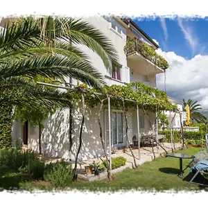 Oktarin Hostel Kastela