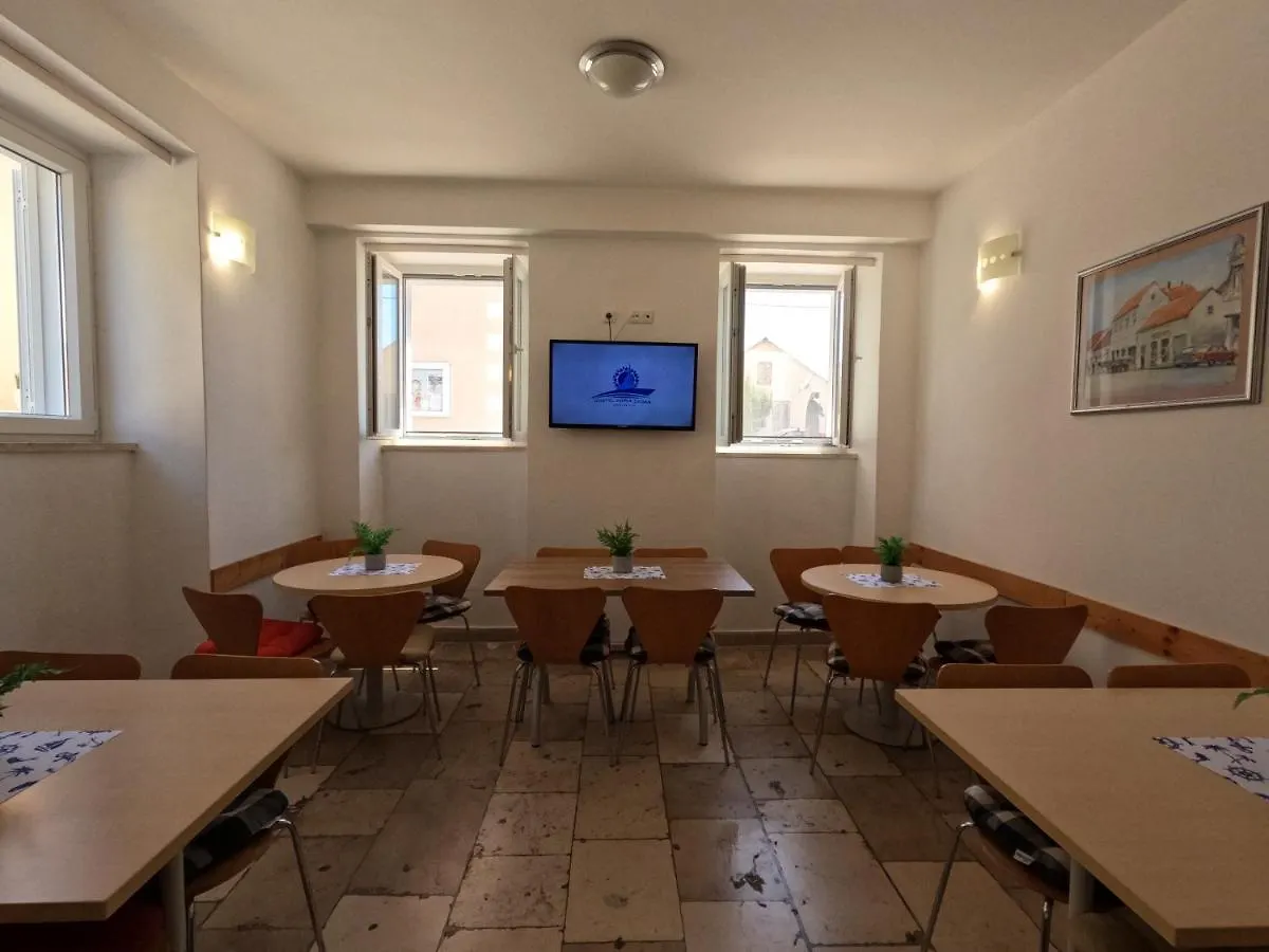 Hostel Adria Zara 0*,  Croazia