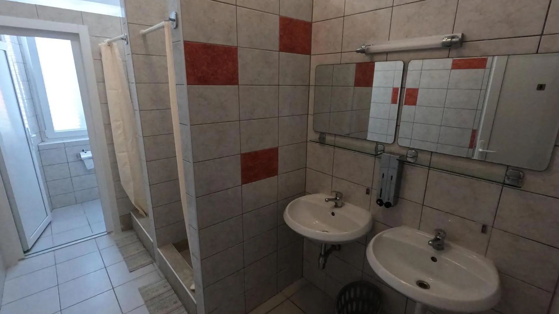 Hostel Adria Zara 0*,  Croazia